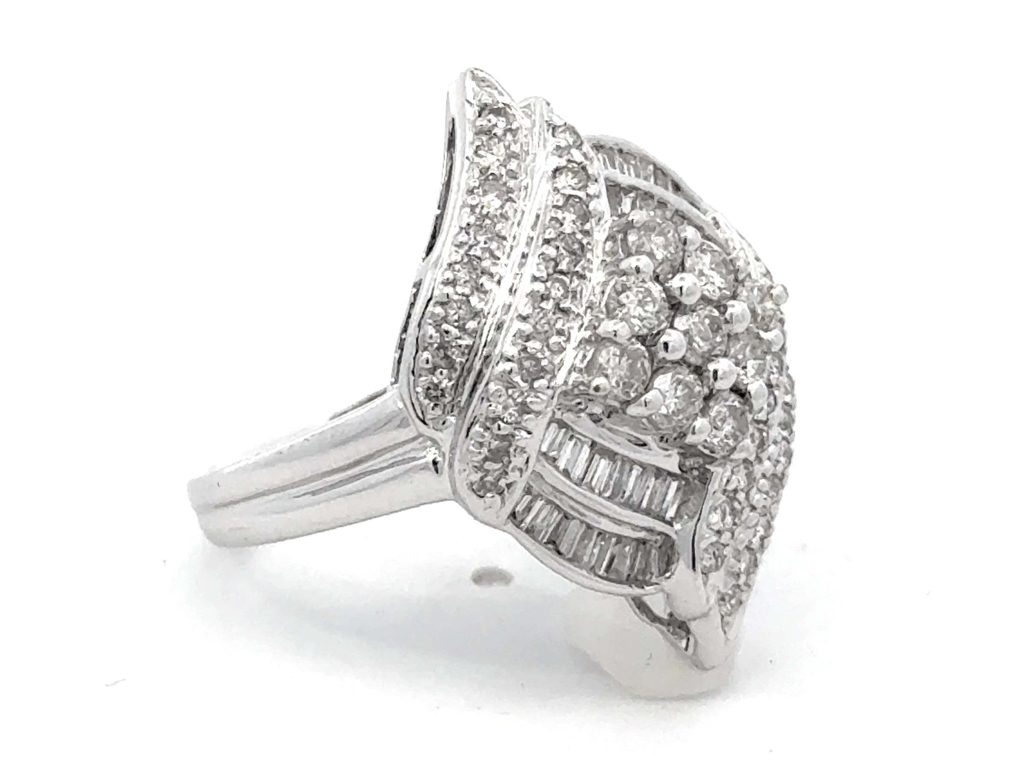 Brilliant and Baguette Diamond Ring 18k White Gold