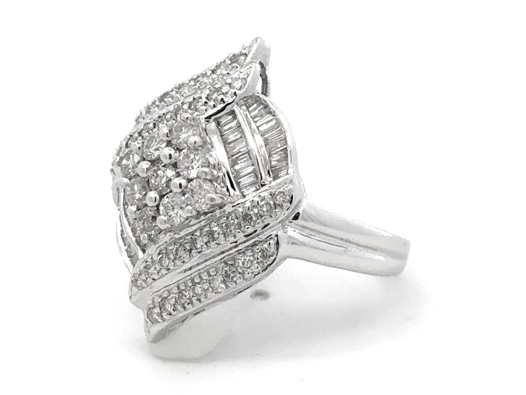 Brilliant and Baguette Diamond Ring 18k White Gold