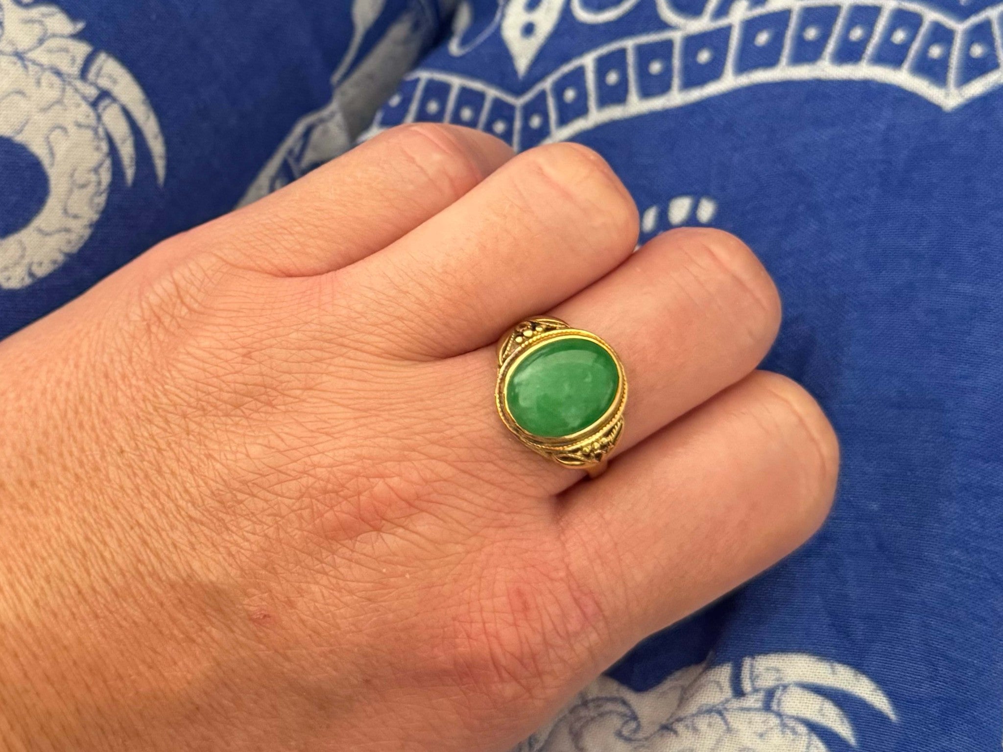 Vintage Oval Cabochon Green Jade Ring 18k Yellow Gold