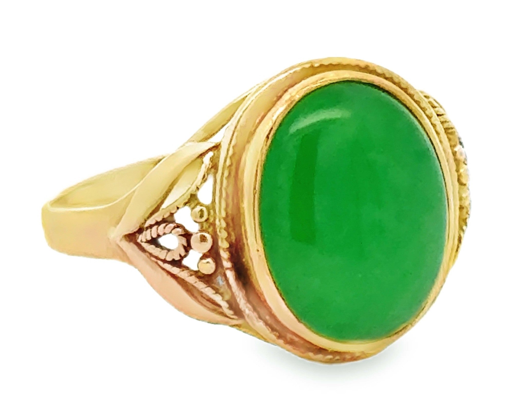 Vintage Oval Cabochon Green Jade Ring 18k Yellow Gold