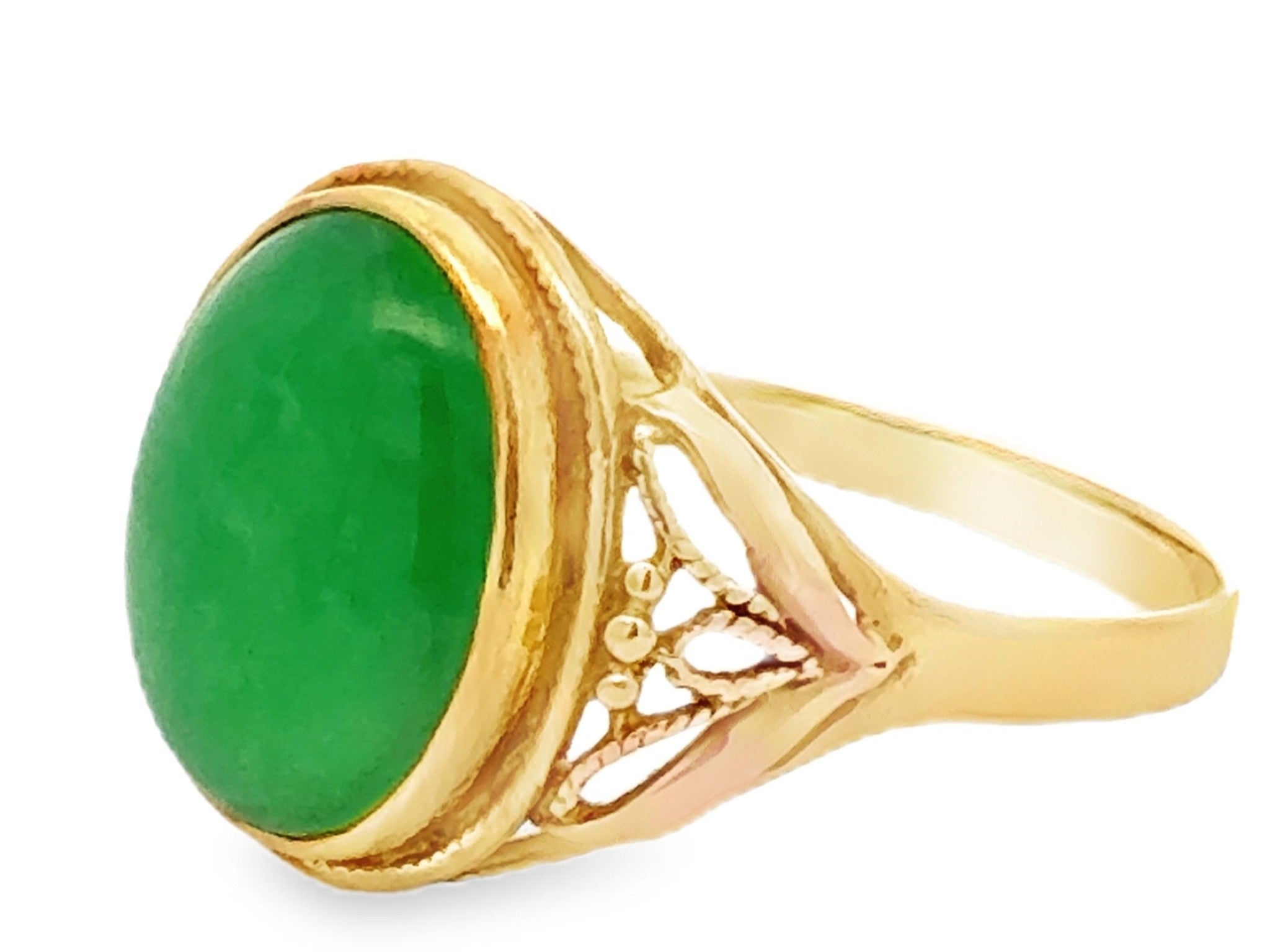 Vintage Oval Cabochon Green Jade Ring 18k Yellow Gold