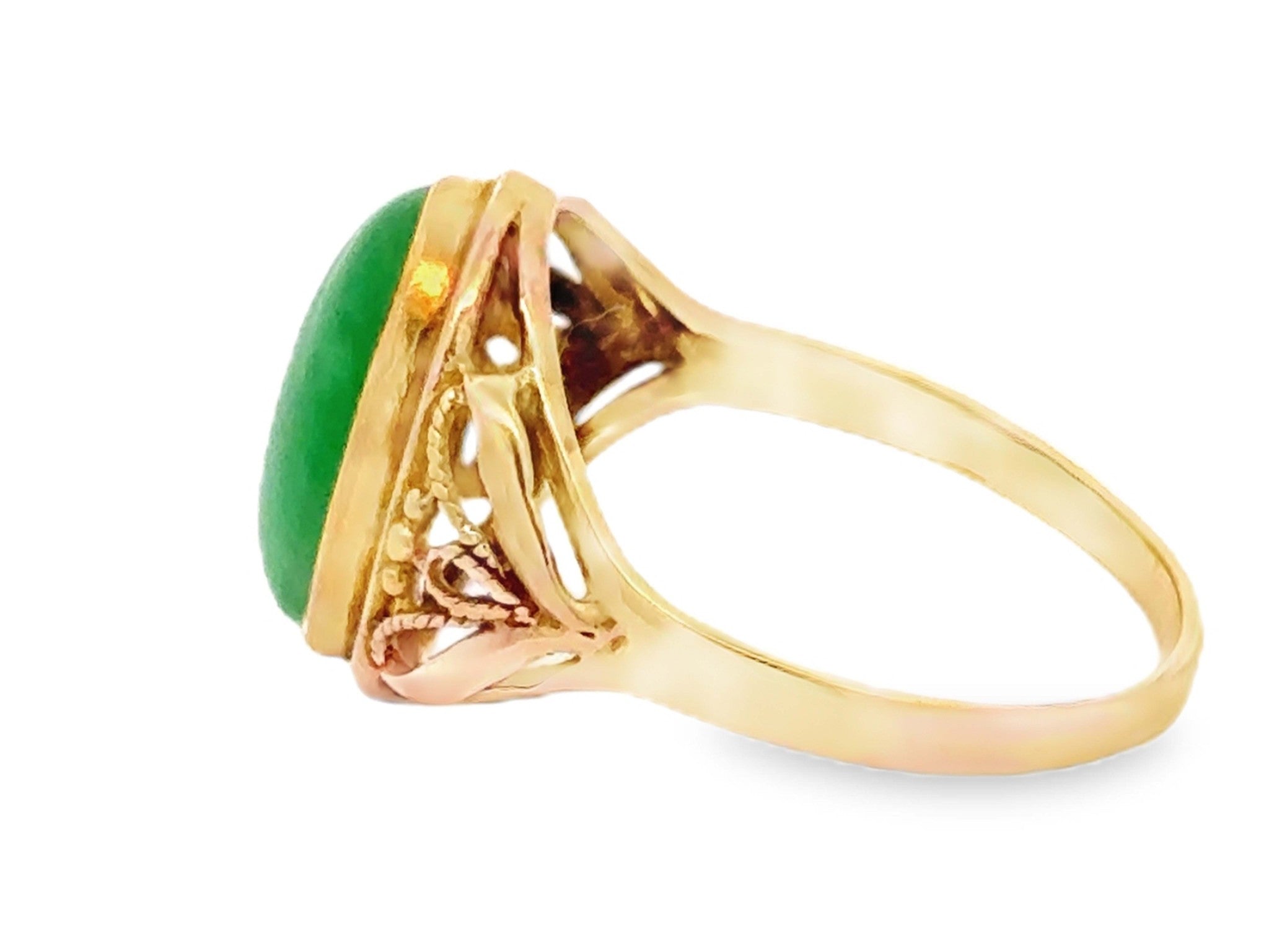 Vintage Oval Cabochon Green Jade Ring 18k Yellow Gold
