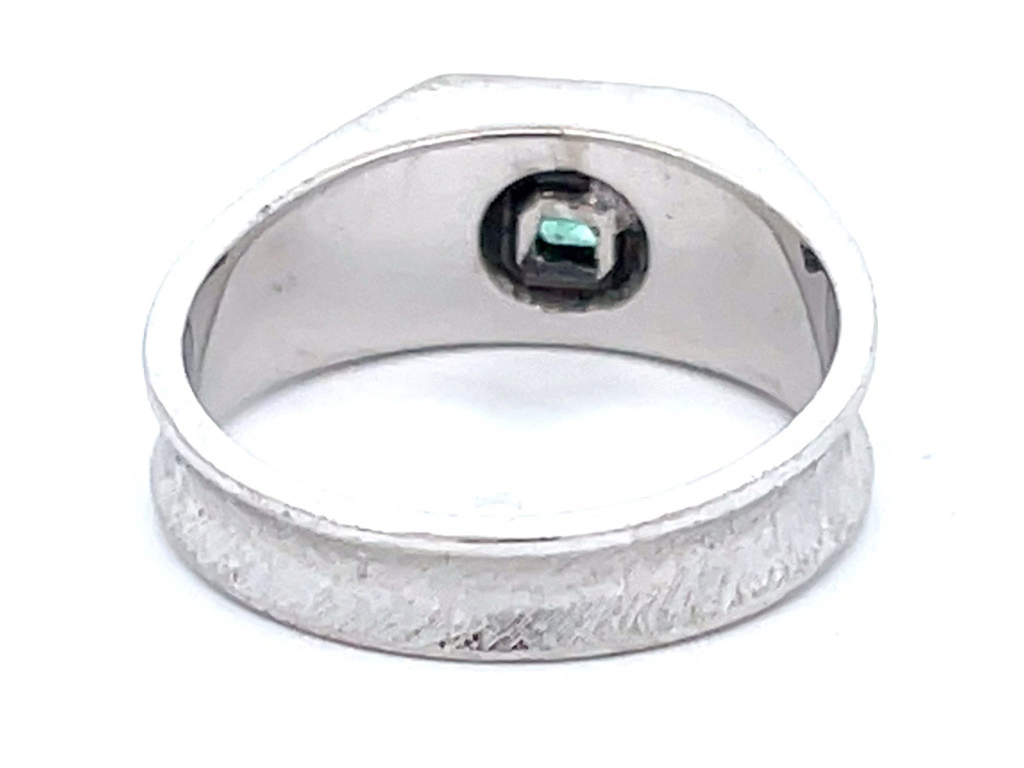 Columbian Green Emerald Ring in 18k White GoldColumbian Green Emerald Ring in 18k White Gold