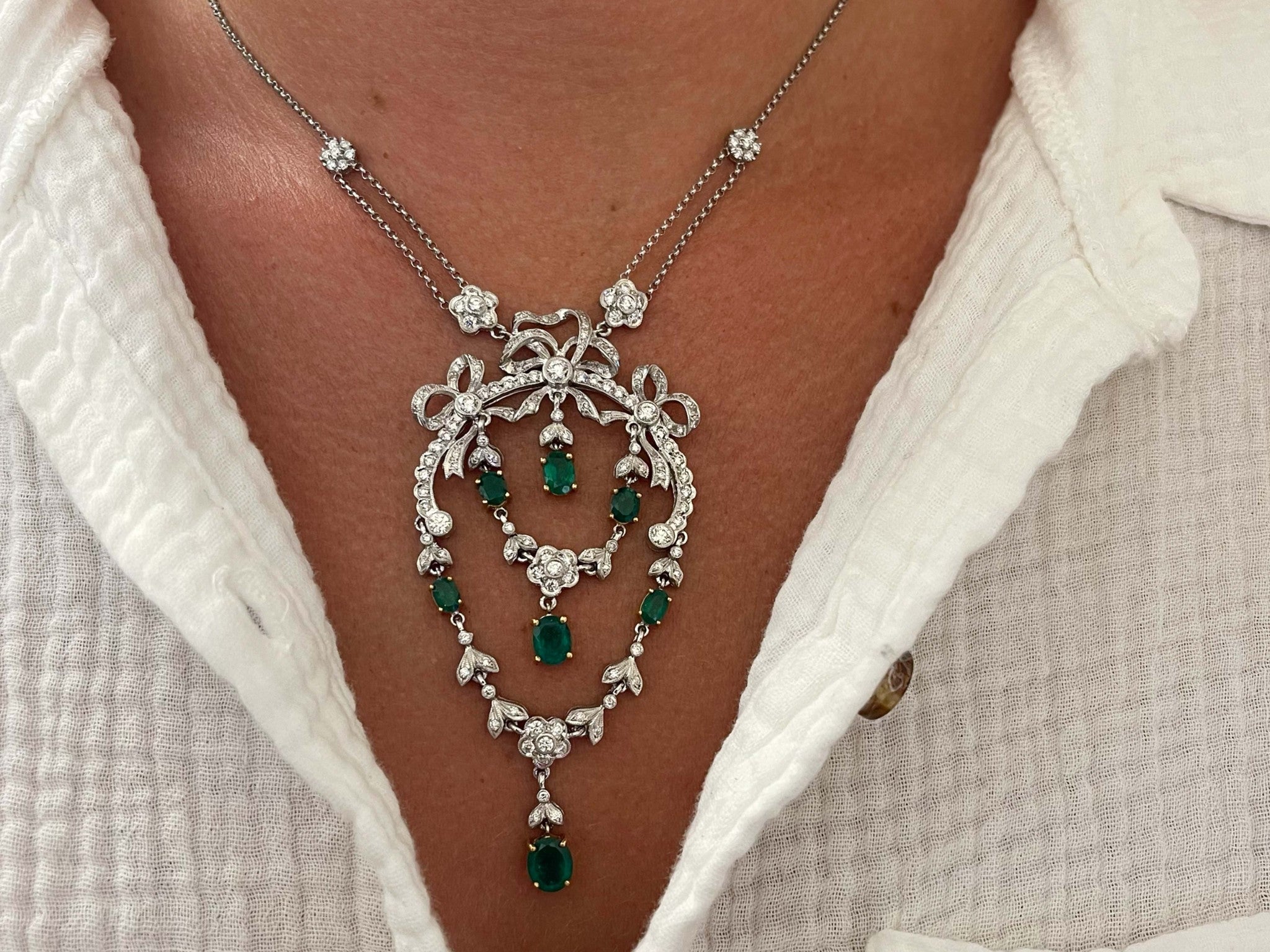 Victorian Diamond and Emerald Dangly Pendant Necklace in 18k White Gold
