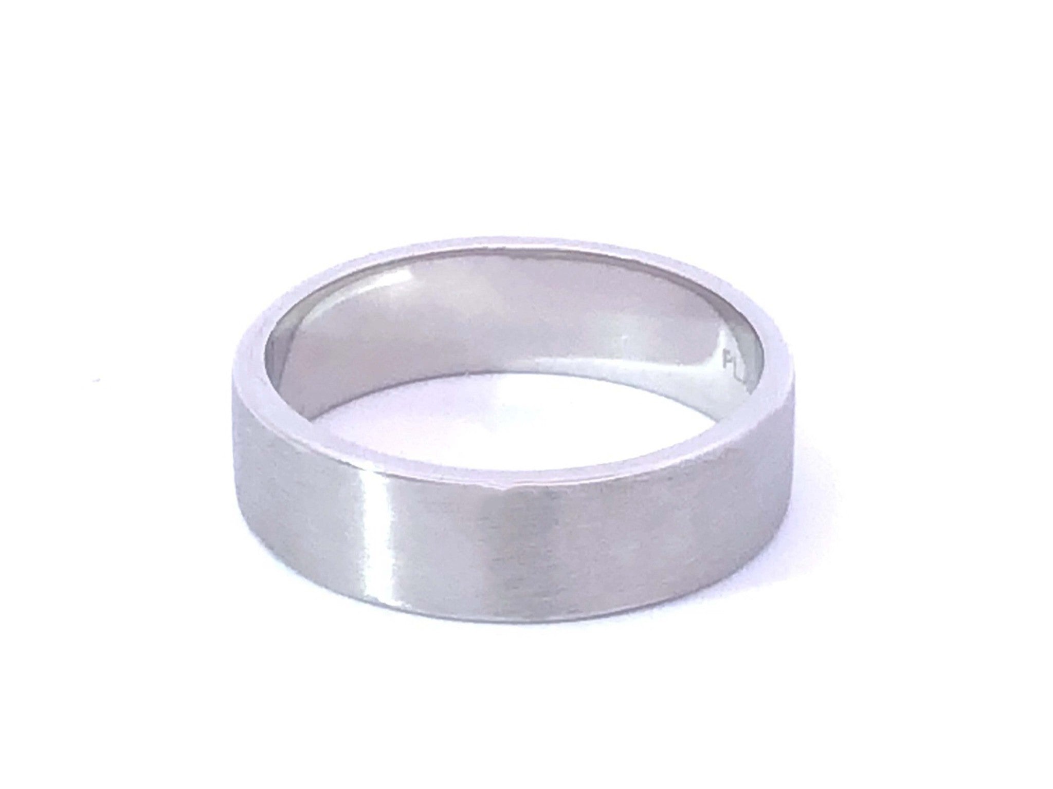 Mens Matte Finish Wedding Band Ring in Platinum. 6mm