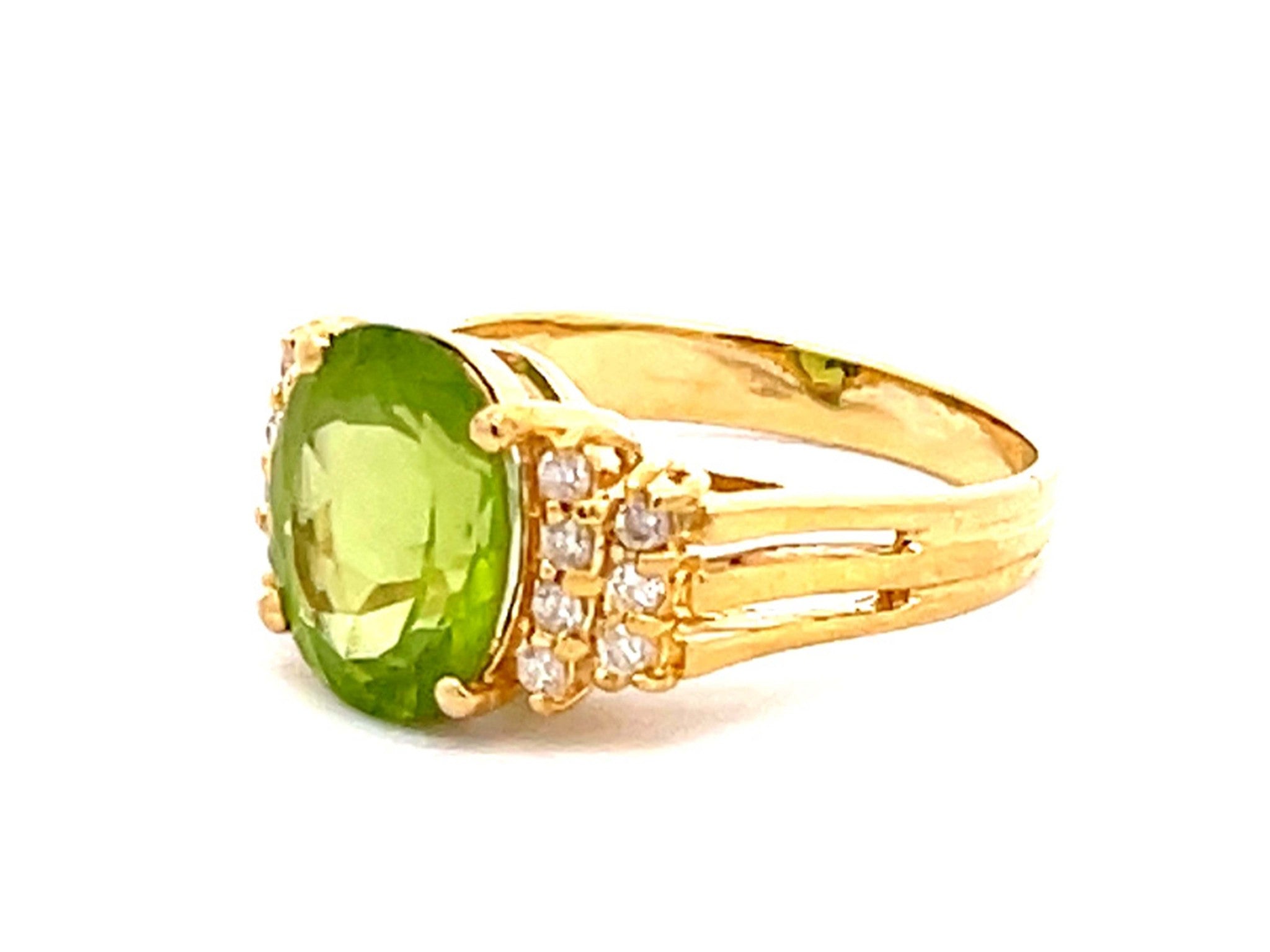 Vintage Peridot and Diamond Ring in 18k Yellow Gold