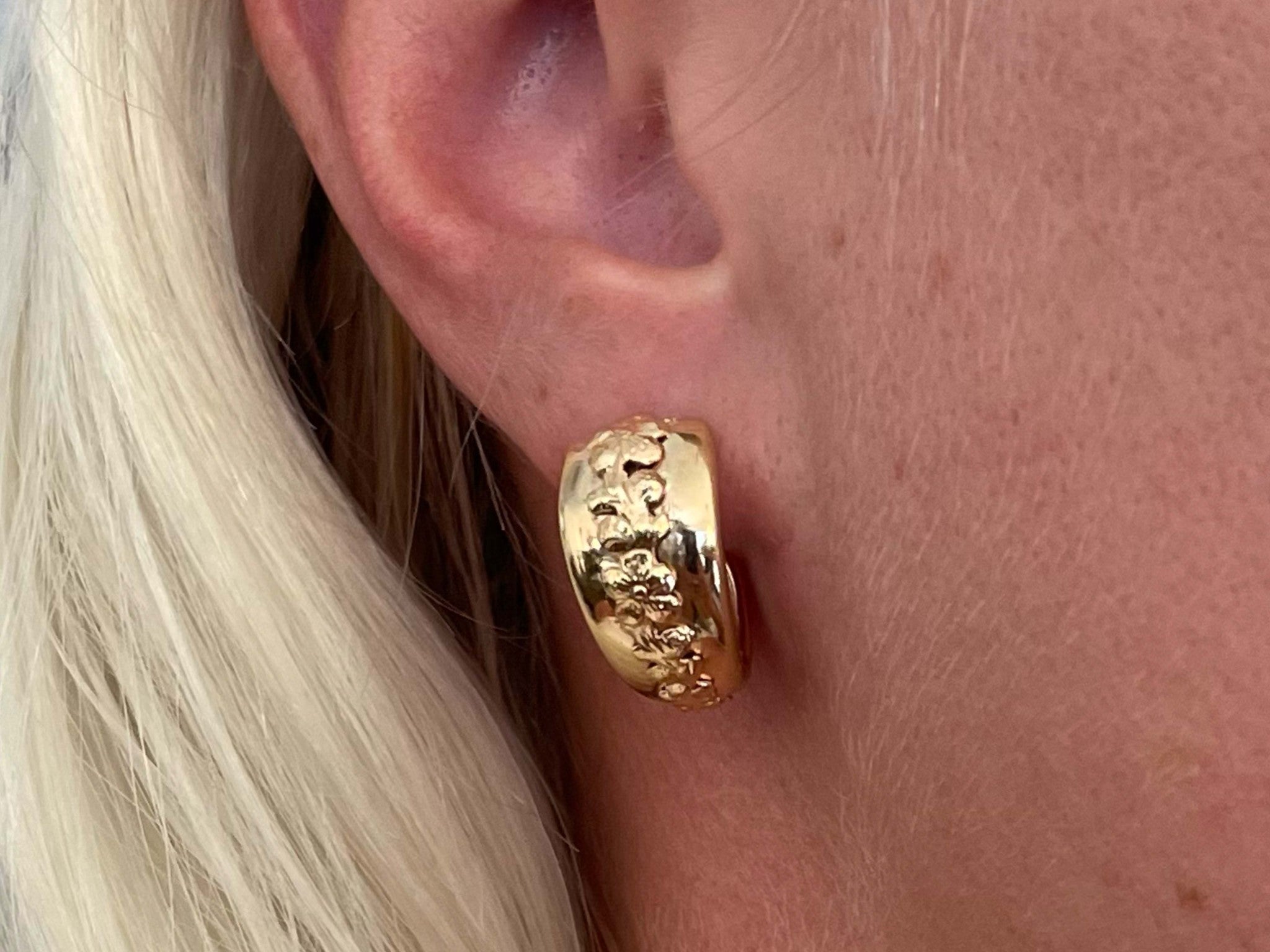 Mings Plum Blossom Huggie Hoop Earrings in 14k Yellow Gold