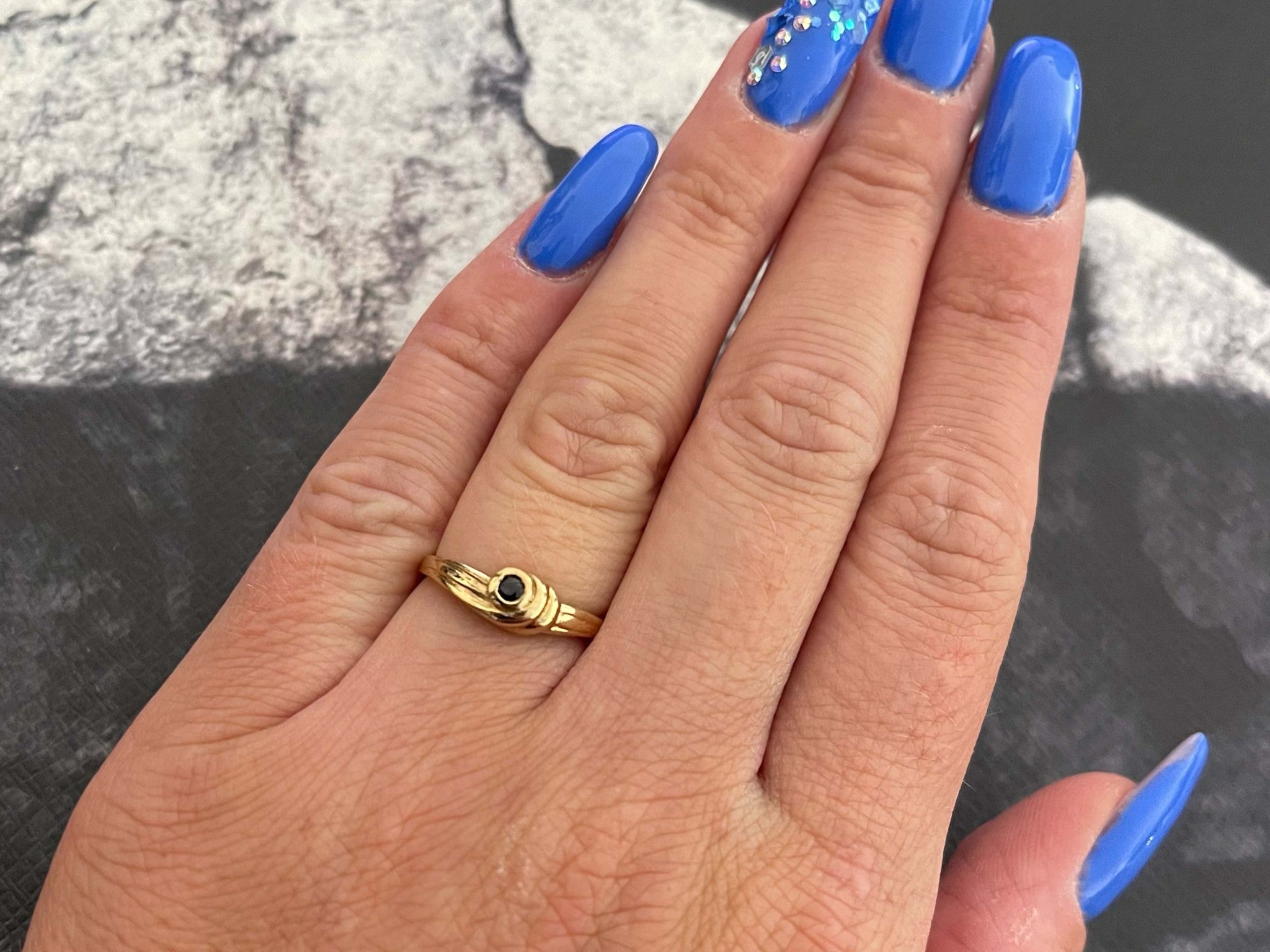 Sapphire Swirl Ring in 14k Yellow Gold