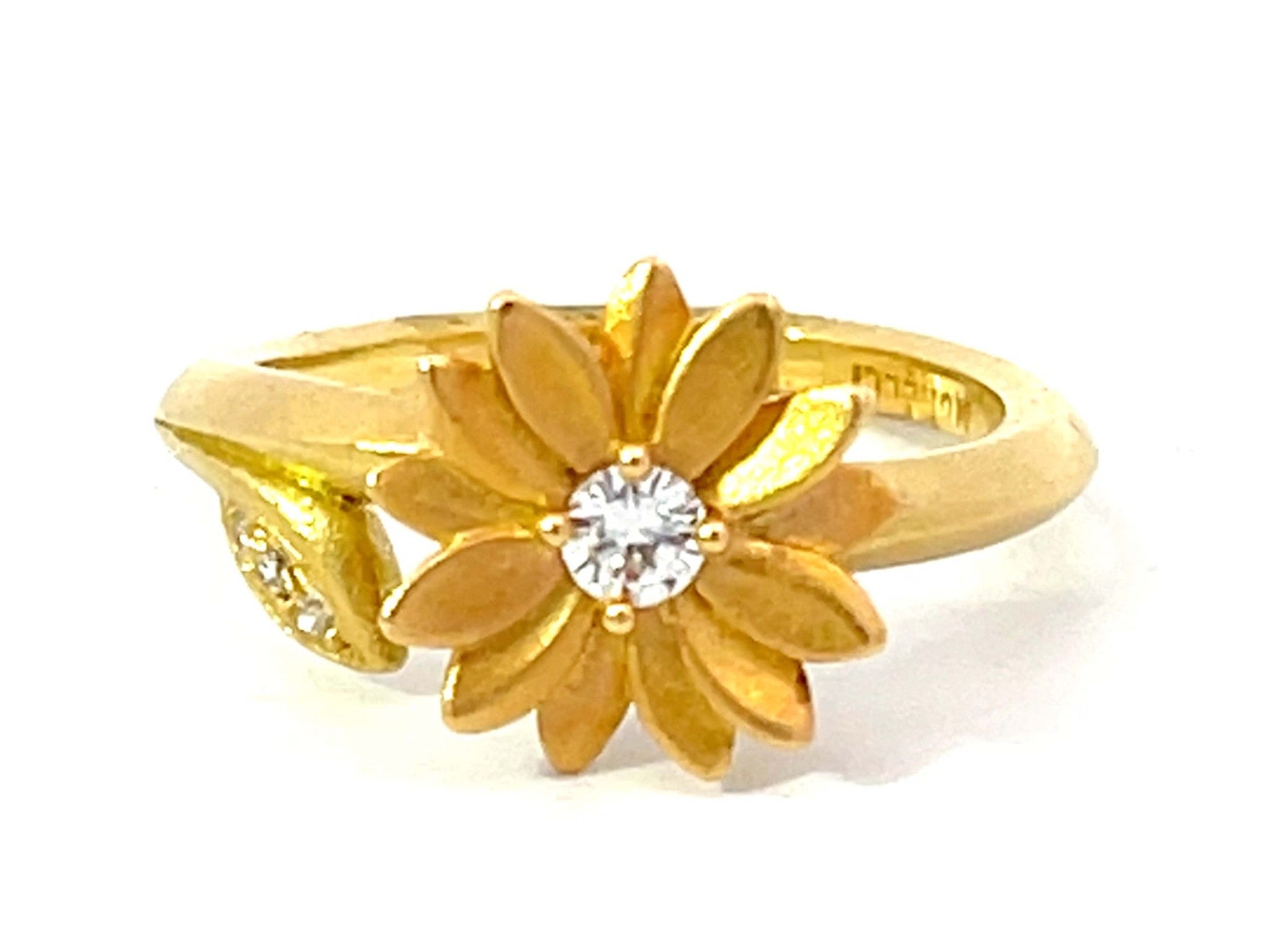 Diamond Daisy Flower Matte Ring in 18k Yellow Gold