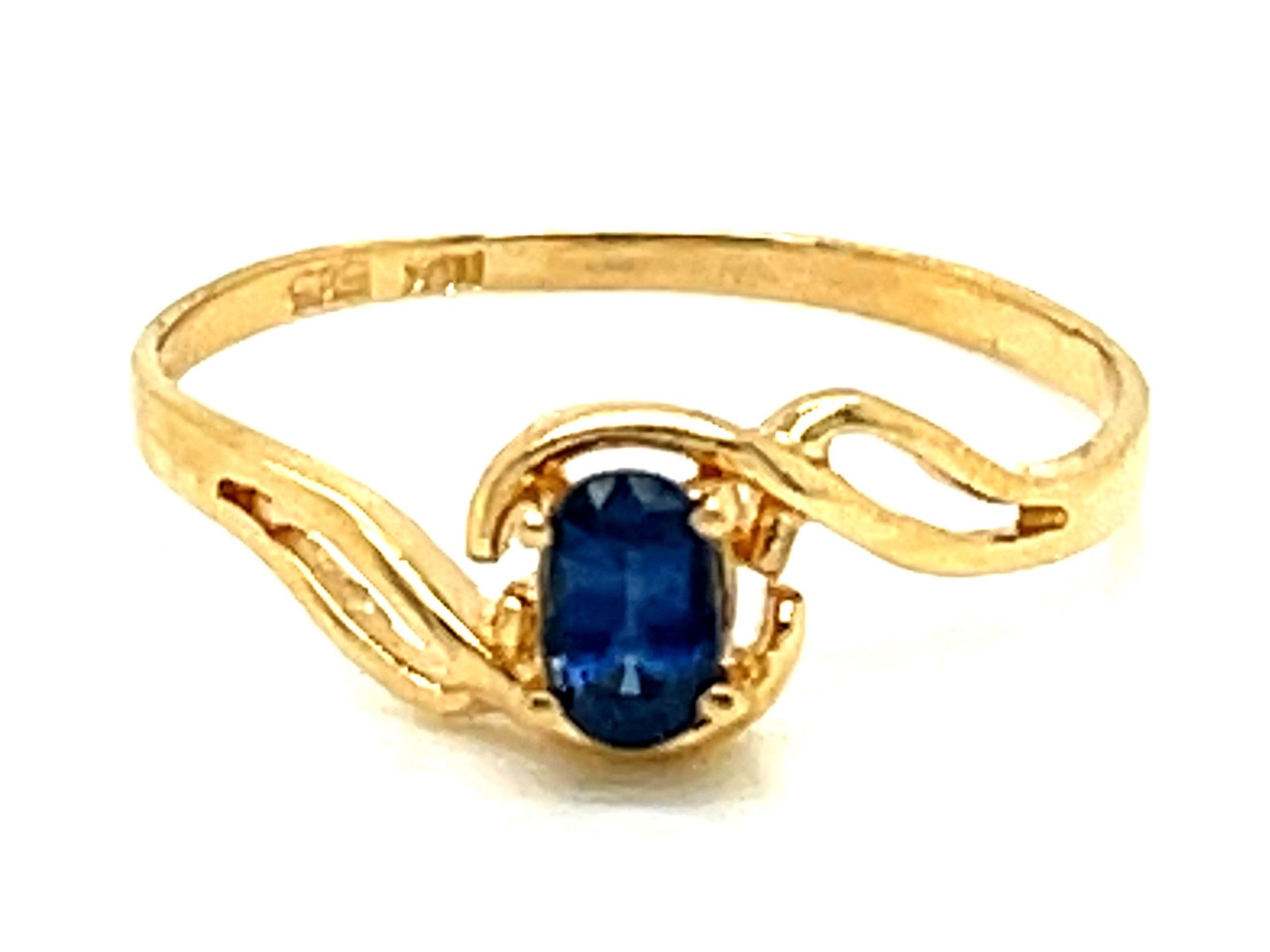 Sapphire Ring in 14k Yellow Gold